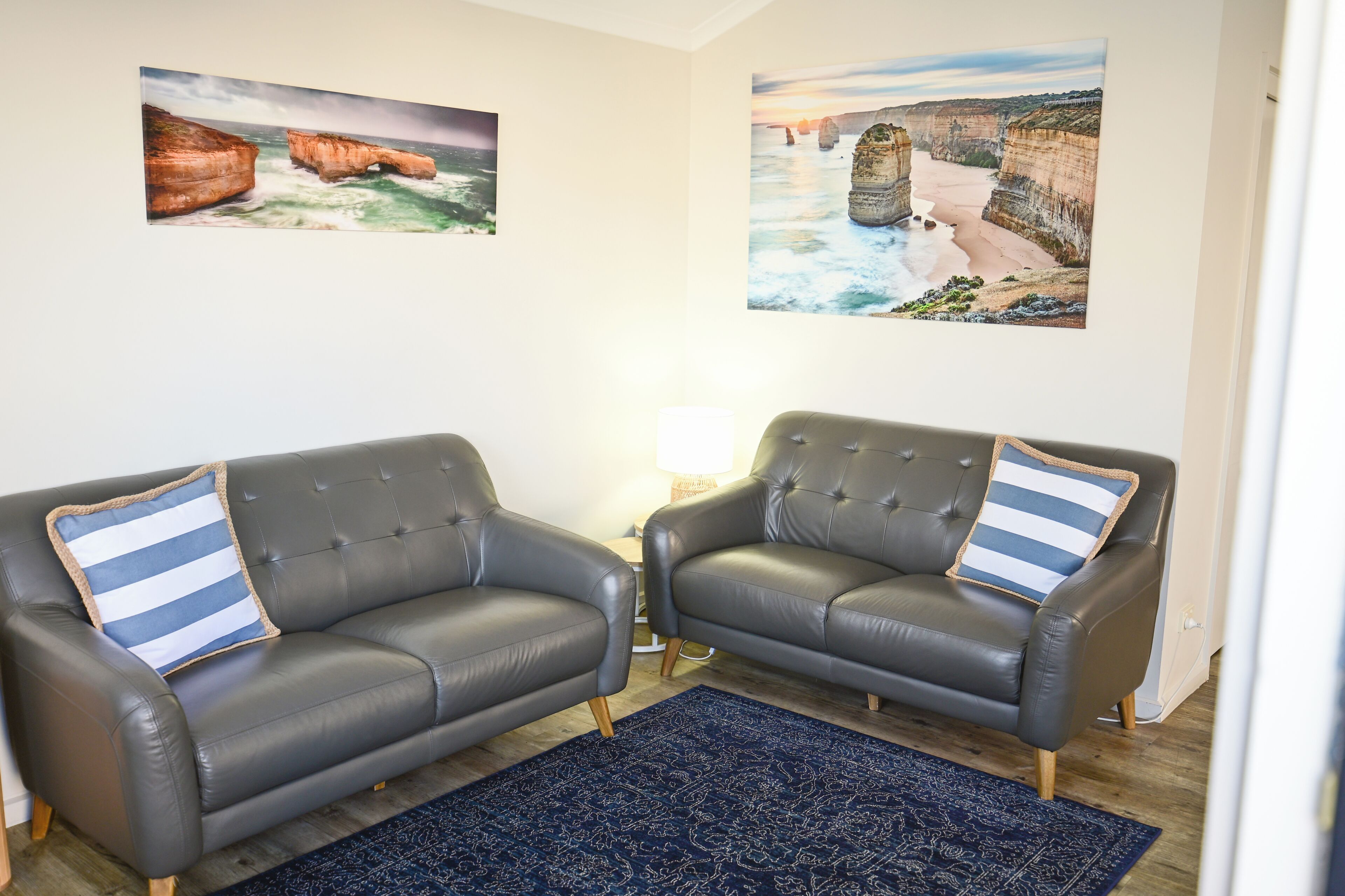 Appartement, 2 slaapkamers, uitzicht op tuin | Verduisterende gordijnen, een strijkplank/strijkijzer, babybedden
