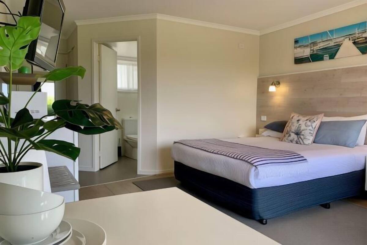 Blackout curtains, iron/ironing board, cots/infant beds, free WiFi