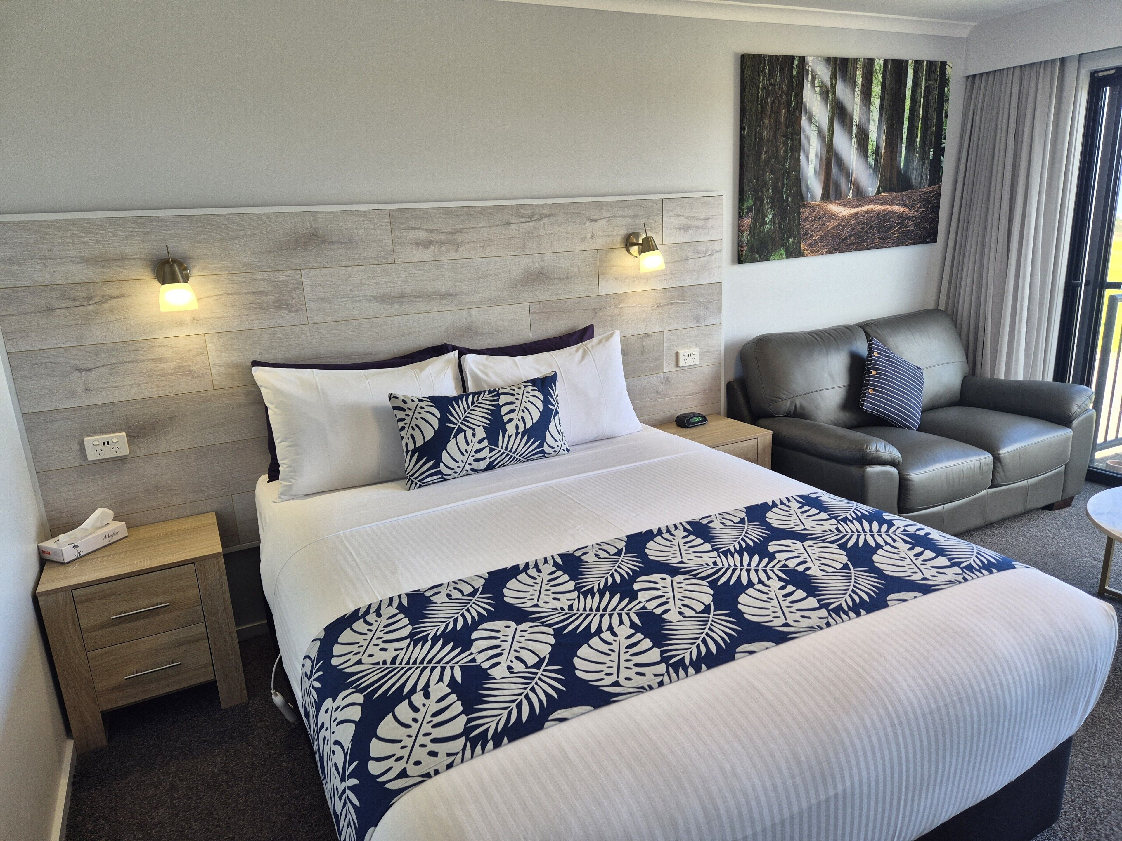 Deluxe Room, Jetted Tub, Ocean View (Not suitable for children) | Blackout drapes, iron/ironing board, cribs (surcharge), WiFi (free)