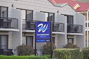 Front of property - Apollo Bay Waterfront Motor Inn (Apollo Bay)