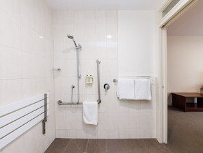 Standard-Studio, barrierefrei, Kochnische (Studio Twin Shower - Access Bathroom) | Barrierefreies Bad