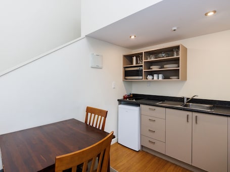 Family Split Level, One Bedroom, Non Smoking, Kitchenette | Private kitchenette | Fridge, microwave, stovetop, coffee/tea maker. Fitzherbert Regency Motor Lodge