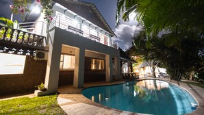 A modern house with a swimming pool, a covered patio, and a view of the sky. - Little Eden St Lucia (St. Lucia)