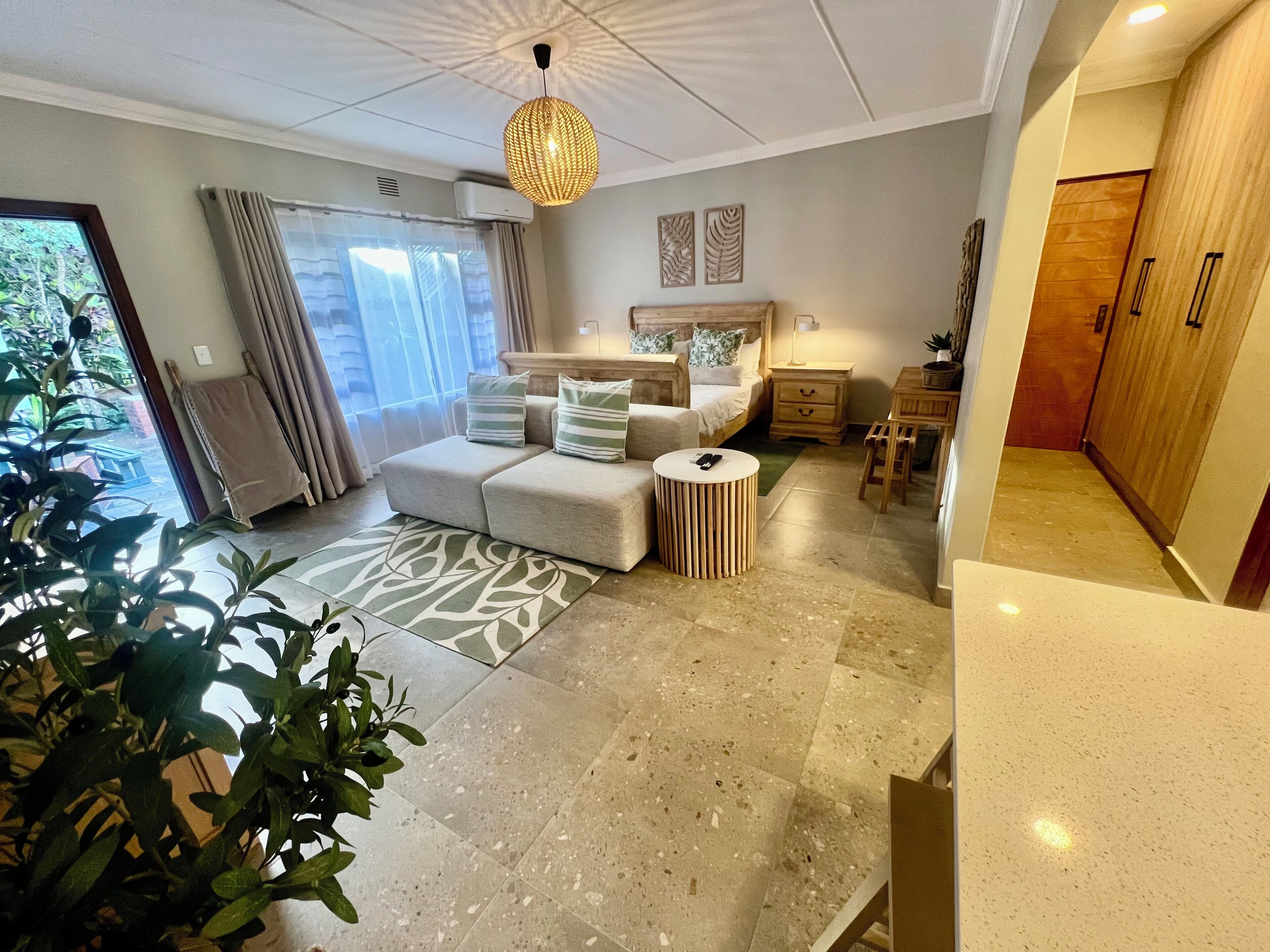 Deluxe Apartment, 1 Bedroom, Garden Area | Living area