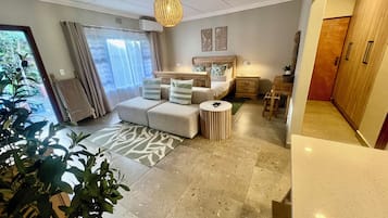Deluxe Apartment, 1 Bedroom, Garden Area | Living area