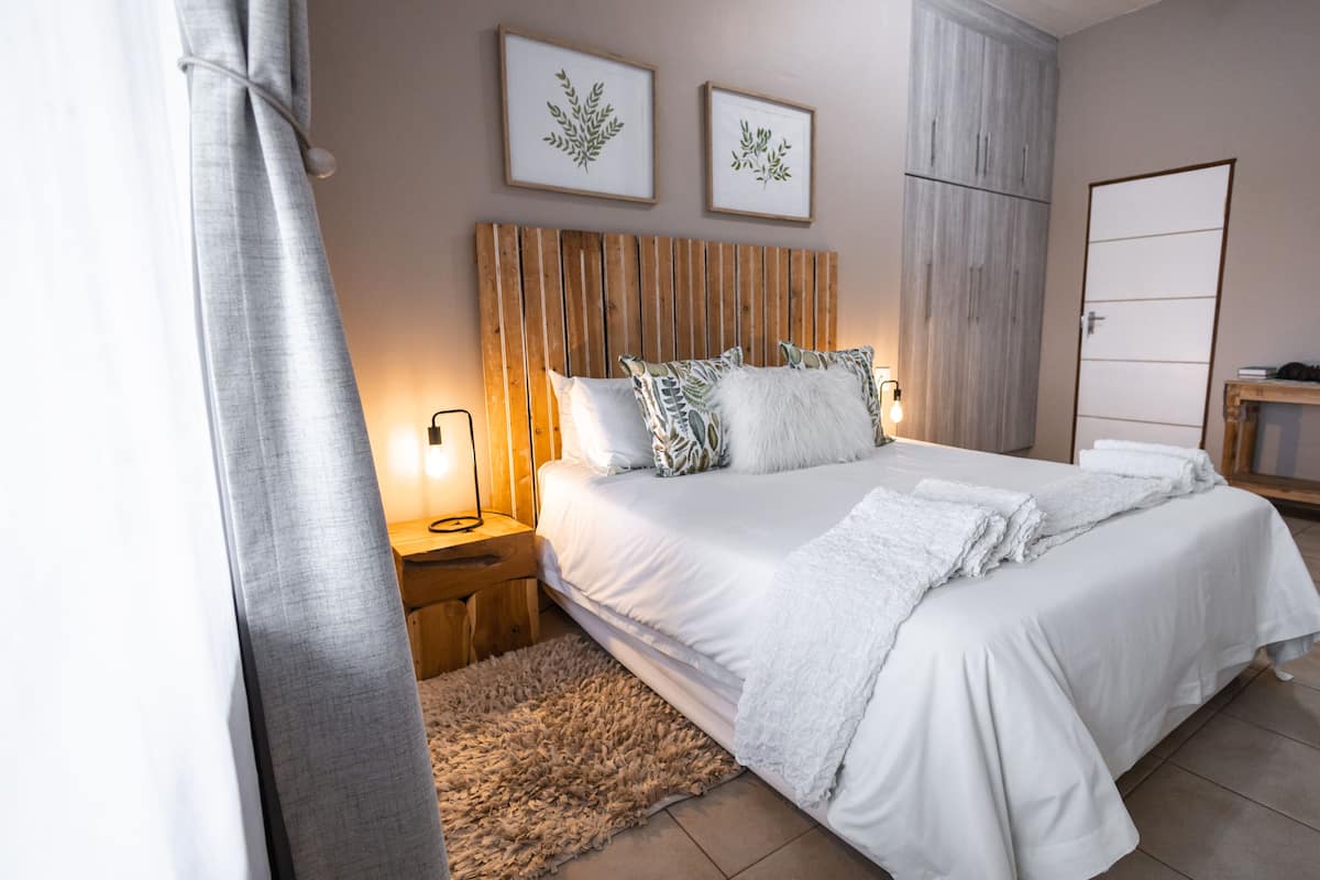 Familie appartement, 2 slaapkamers, uitzicht op zee, uitzicht op zee | 1 slaapkamer, luxe beddengoed, bedden met traagschuimmatrassen
