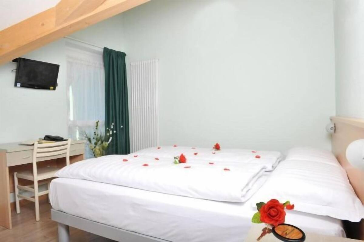 In-room safe, desk, cribs (surcharge), WiFi (free)