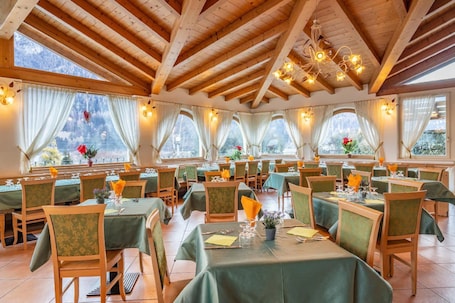 Restaurant. Garni Maria