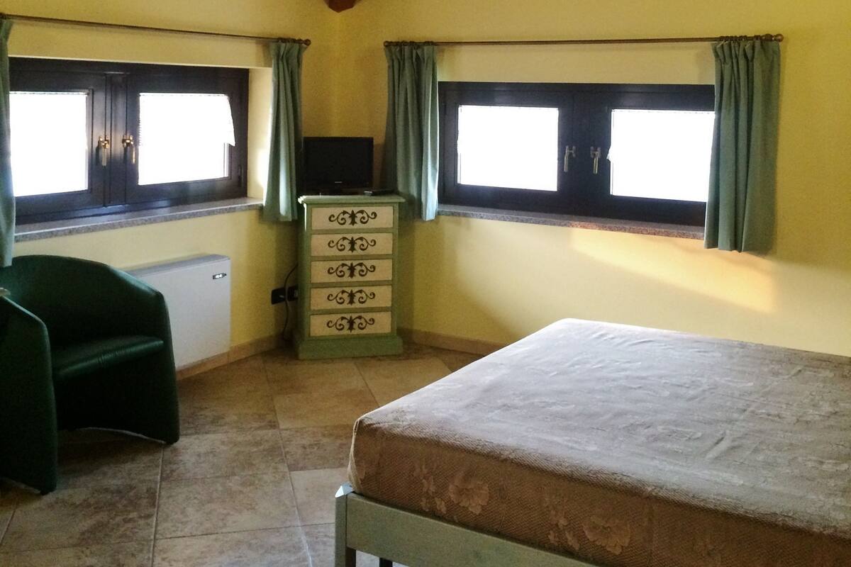 In-room safe, desk, rollaway beds, free WiFi