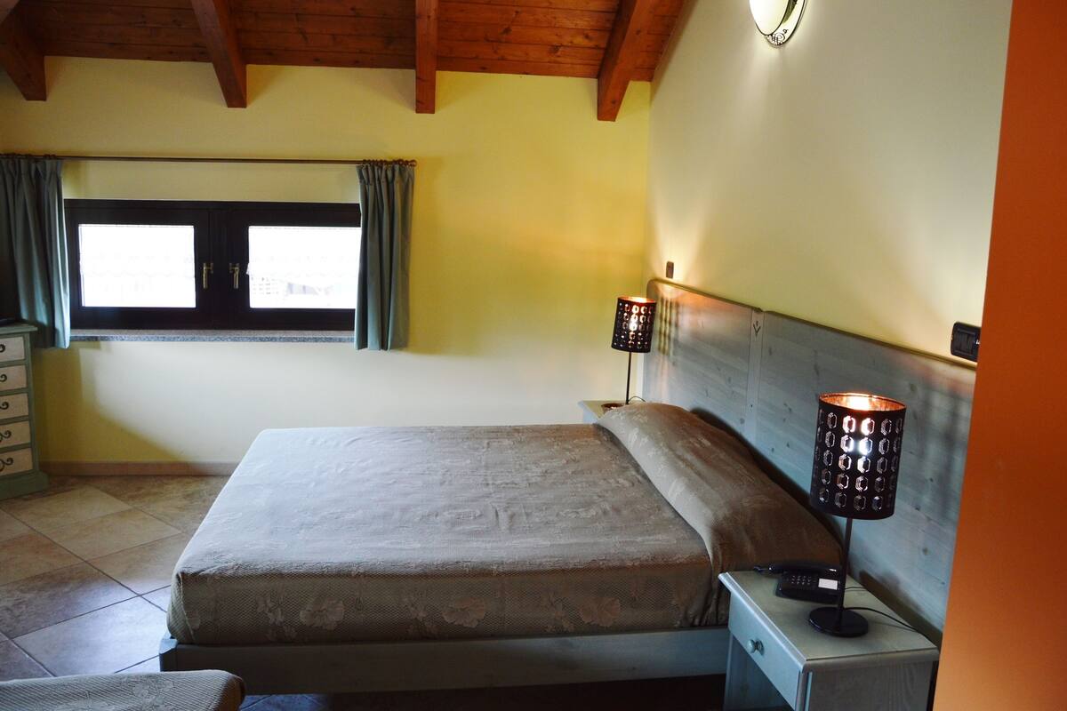 In-room safe, desk, rollaway beds, free WiFi
