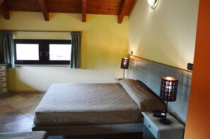 In-room safe, desk, rollaway beds, free WiFi