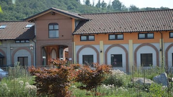 Vista frontal de la propiedad