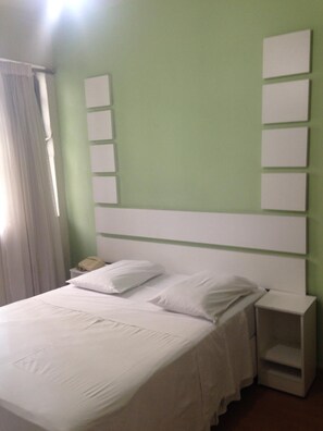 Minibar, desk, iron/ironing board, free WiFi - Hotel Turista (Belo Horizonte)