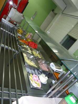 Breakfast served - Hotel Turista (Belo Horizonte)