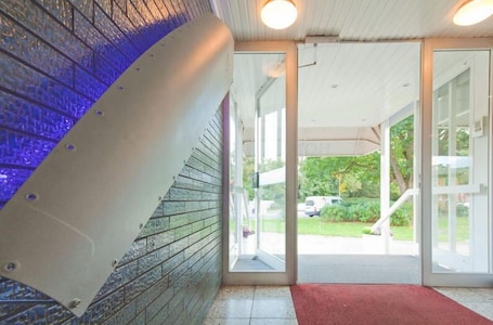 Interior entrance. Hotel Cockpit