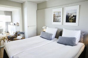 Superior Apartment, 2 Bedrooms | Hypo-allergenic bedding, individually decorated, desk, cribs/infant beds