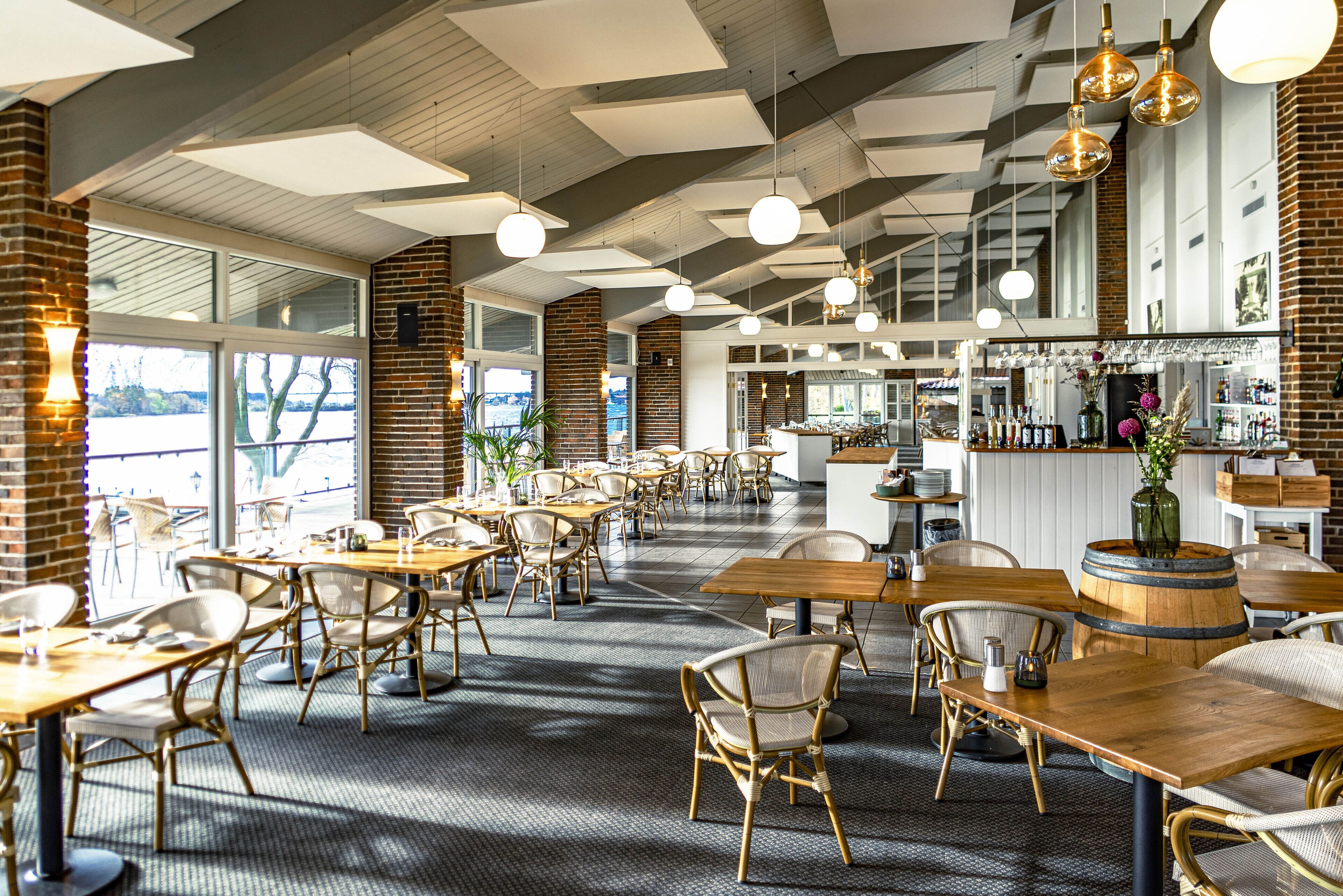 breakfast, lunch, dinner served; local cuisine, sea views