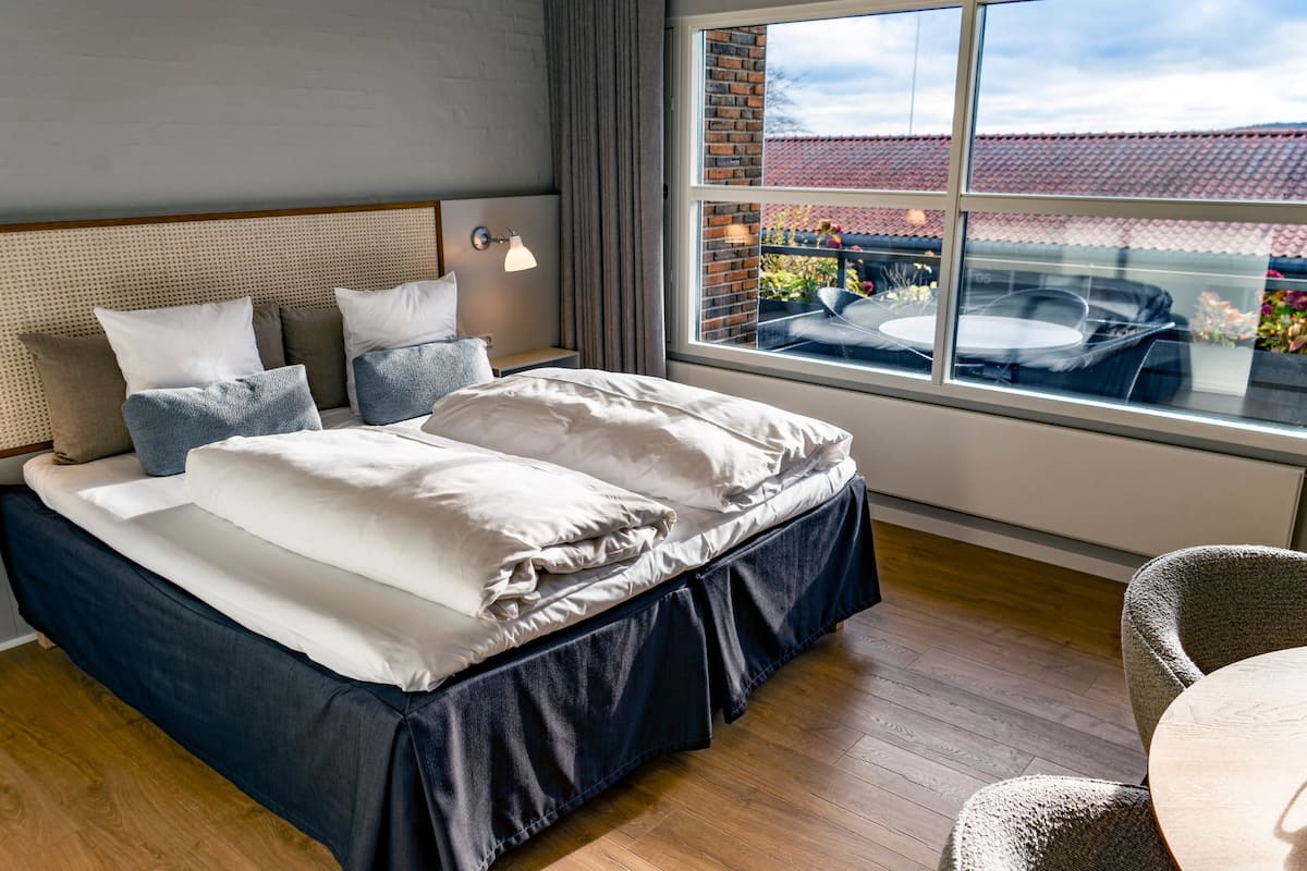 2 bedrooms, hypo-allergenic bedding, individually decorated, free wifi