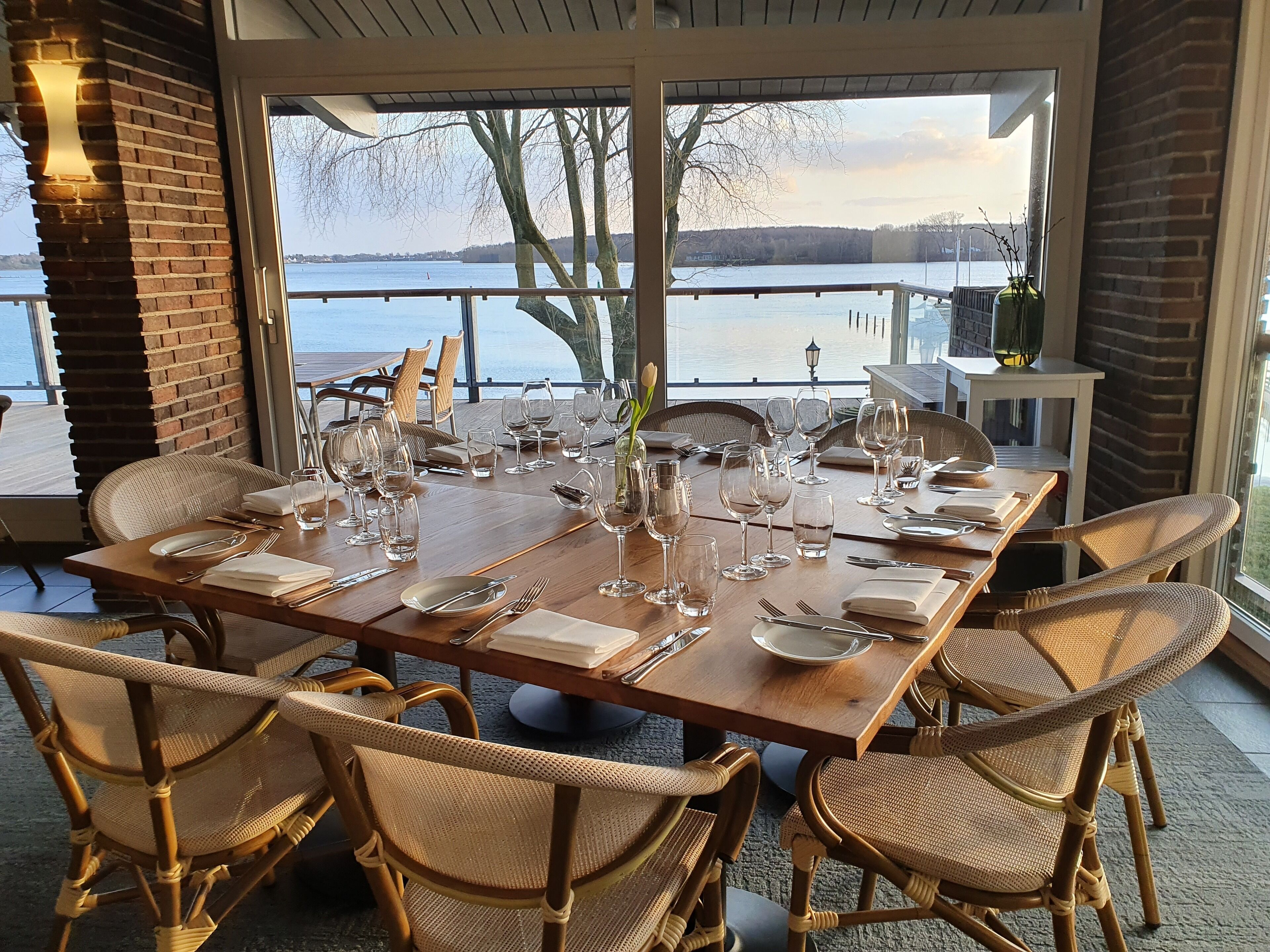 Der serveres morgenmad, frokost, aftensmad og brunch