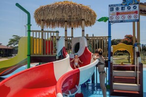 Seasonal outdoor pool, open 8:00 AM to 8:00 PM, pool umbrellas - Casa in Maremma Tuscany Village (Scarlino)