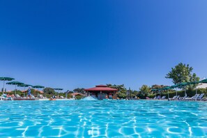 Seasonal outdoor pool, pool umbrellas, sun loungers