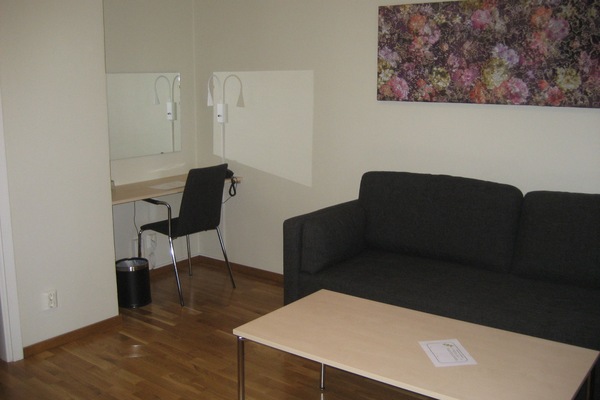 Triple Room (2 single beds and 1 sofa bed) | Peti besi dalam bilik, meja, seterika/papan seterika, Wi-fi percuma