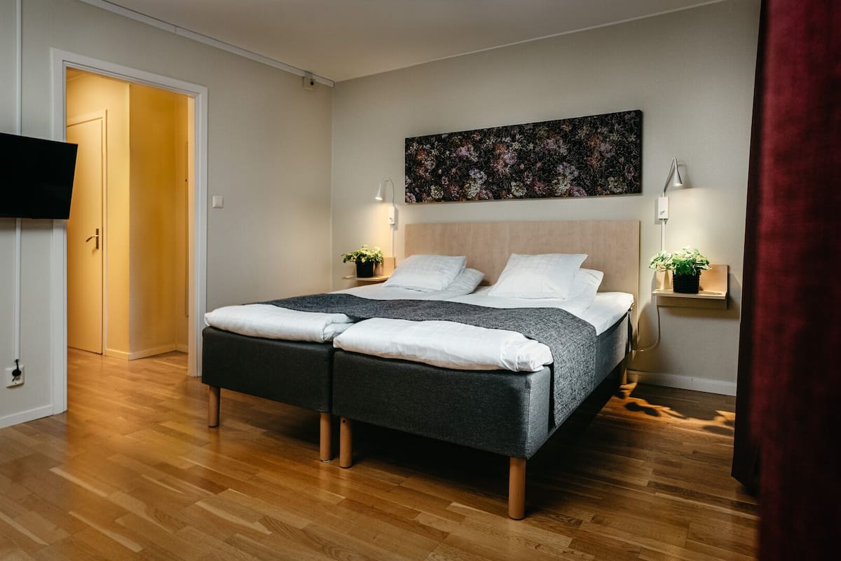 in-room safe, desk, iron/ironing board, free wifi