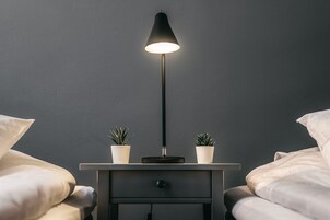 Caja de seguridad en la habitación y escritorio 