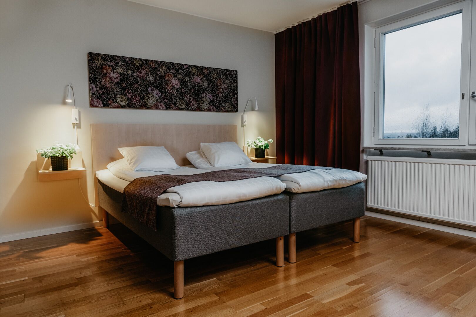 Coffres-forts dans les chambres, bureau, fer et planche à repasser