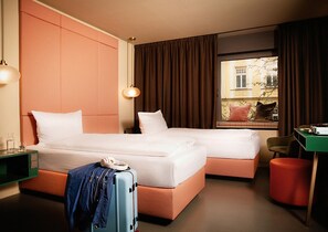 Comfort Twin Room | Premium bedding, in-room safe, individually decorated - Design-Hotel JAMS (Munich)