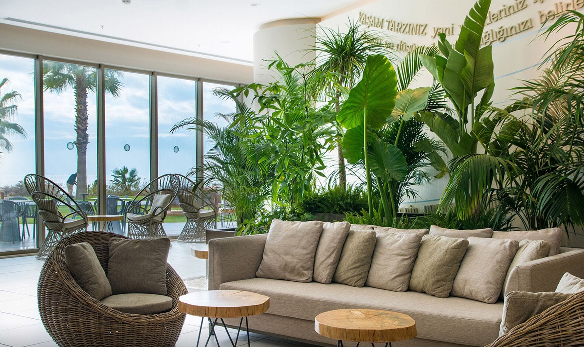 Salas de tratamiento para parejas, un sauna, una bañera de hidromasaje