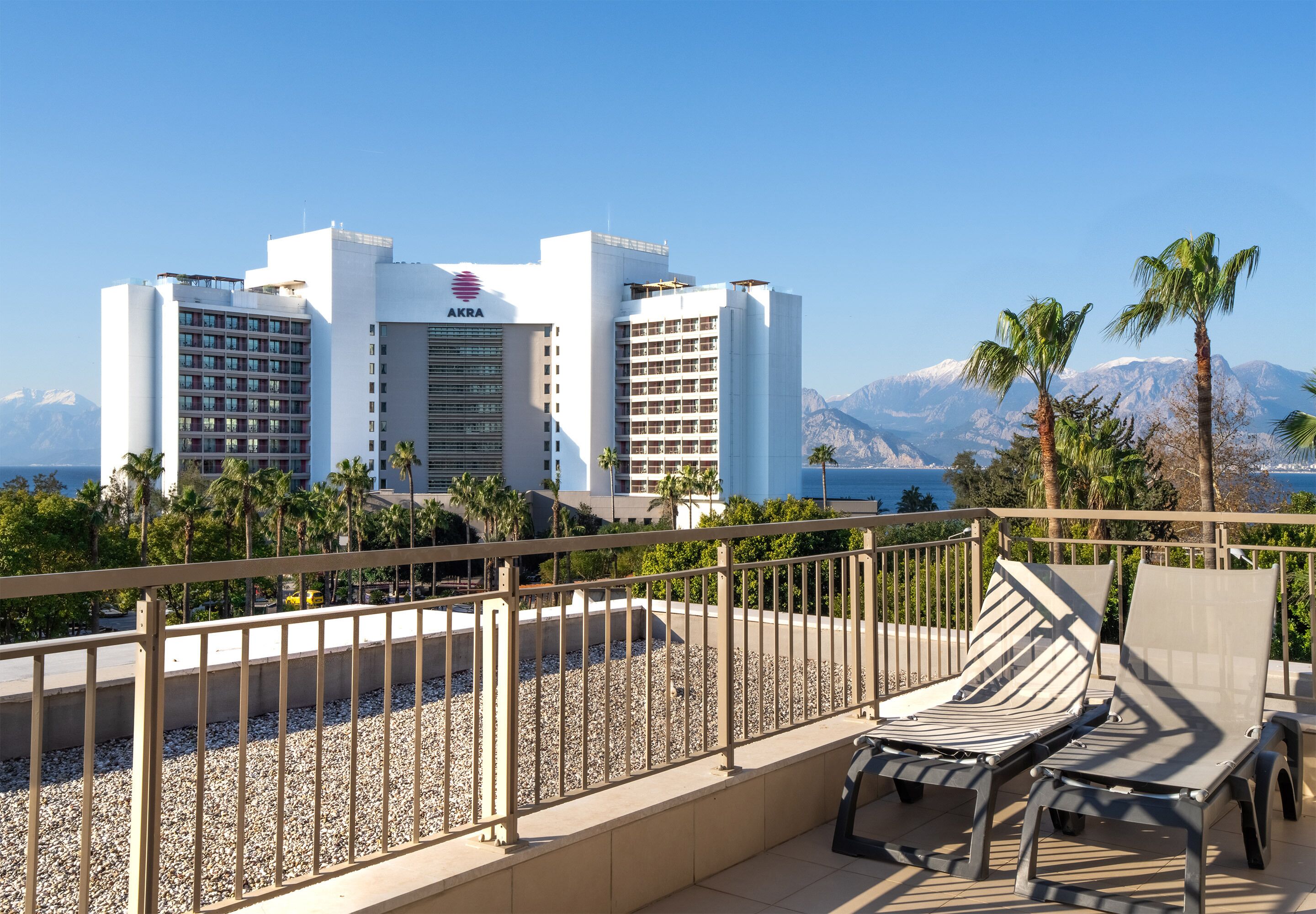 V Casual Suite | Minibar, in-room safe, free cots/infant beds, free rollaway beds