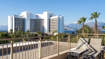 V Casual Suite | Minibar, in-room safe, free cots/infant beds, free rollaway beds