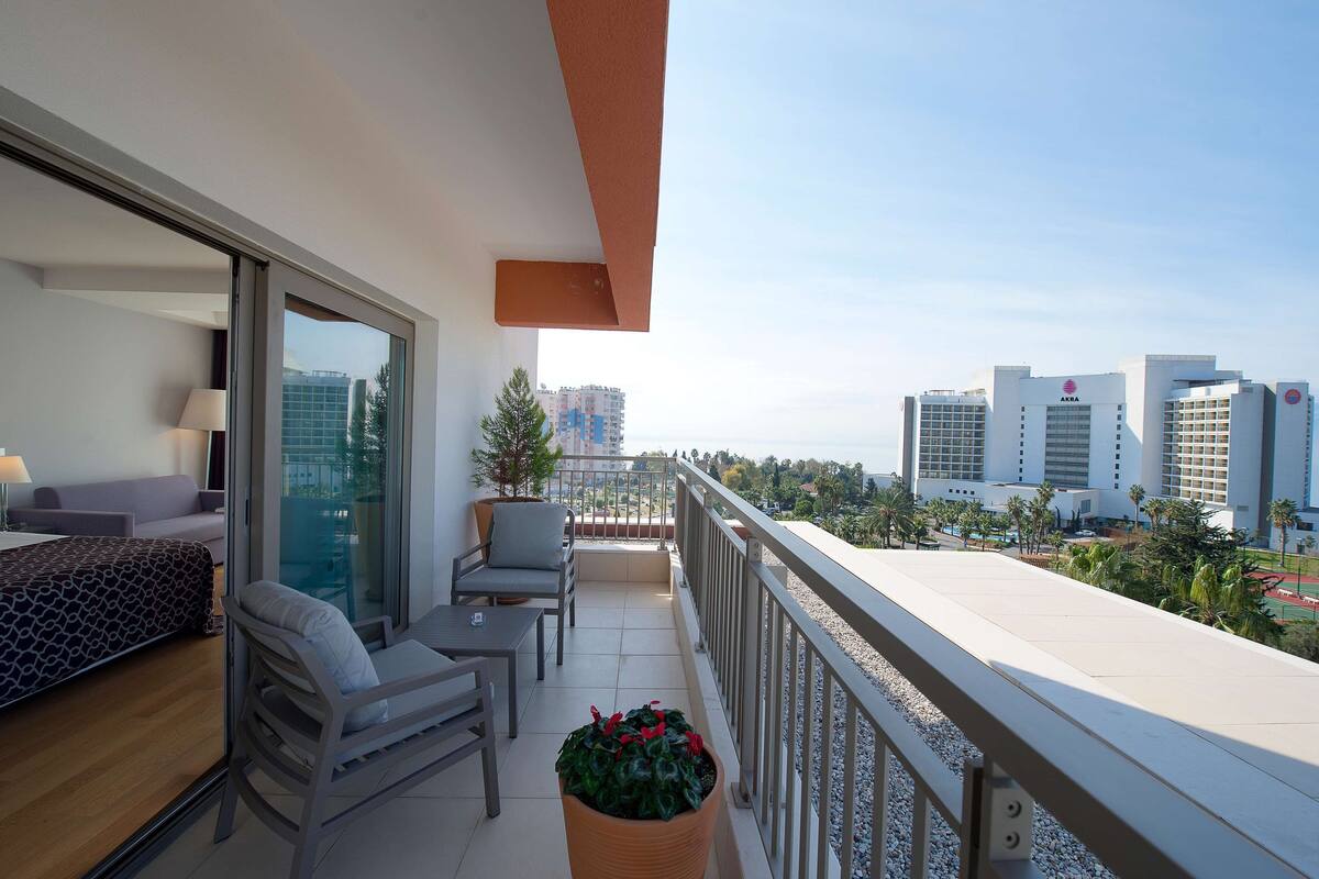 v casual suite | minibar, in-room safe, free cots/infant beds, free rollaway beds