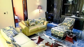 1 Schlafzimmer, italienische Bettbezüge von Frette