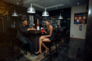 3 bars/lounges, lobby lounge, lobby lounge