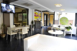 Lobby - Riviera Ionica Aparthotel (Santa Teresa di Riva)