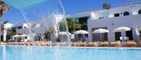 Outdoor pool, sun loungers