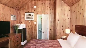 Standard Room, 1 Queen Bed | Desk, free WiFi