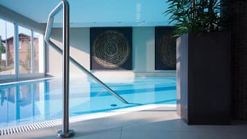 Indoor pool, pool loungers