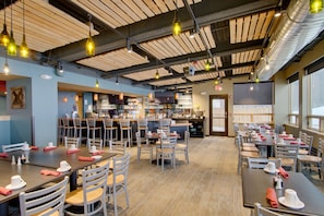 4 Restaurants, Frühstück, Mittagessen, Abendessen, lokale Küche