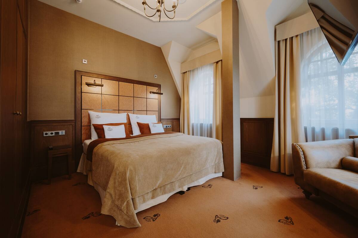 Premier Double Room | Premium bedding, memory foam beds, minibar, in-room safe