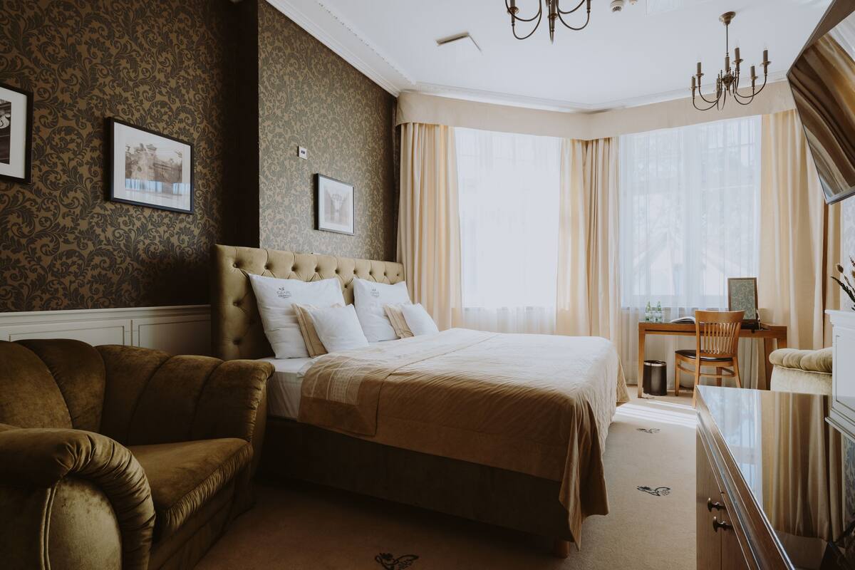 Deluxe Double Room | Premium bedding, memory foam beds, minibar, in-room safe