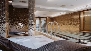 Piscine couverte, piscine extérieure