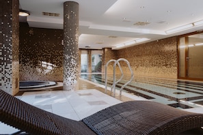 Indoor pool, outdoor pool - Grape Hotel (Wroclaw)