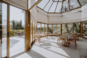 Breakfast area - Grape Hotel (Wroclaw)