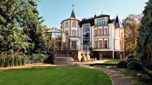 Front of property - Grape Hotel (Wroclaw)