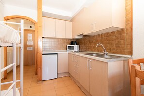 Basic-Studio (for 5) | Eigene Küche | Großer Kühlschrank, Mikrowelle, Herdplatte