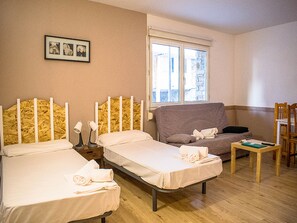 Basic-Studio (for 4) | Individuell dekoriert, individuell eingerichtet, schallisolierte Zimmer