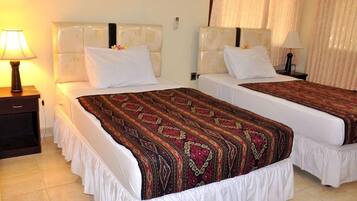 Minibar, in-room safe, free WiFi